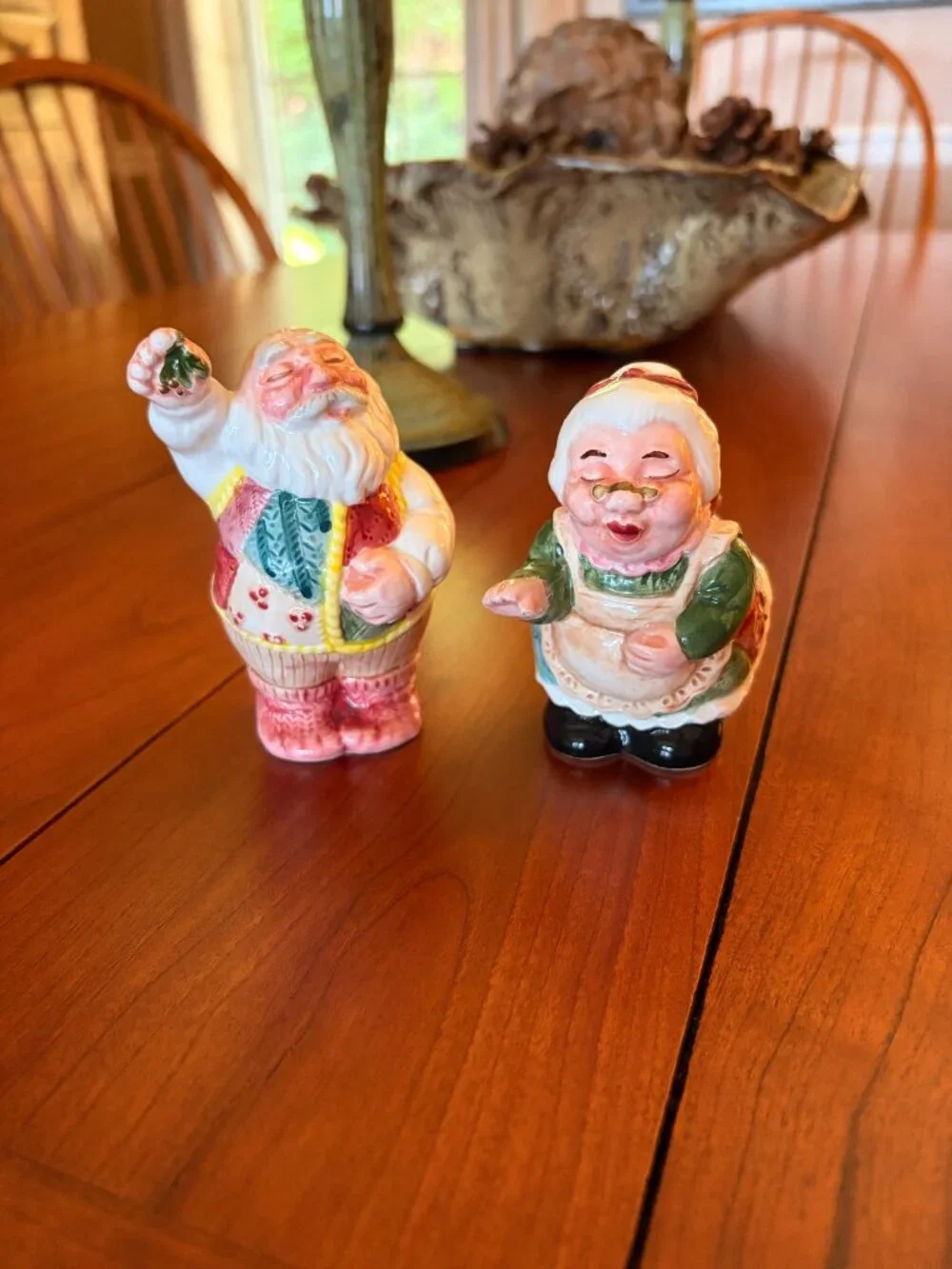 Fitz and Floyd Santa and Mrs. Claus Mistletoe Kissing Salt and Pepper Shakers